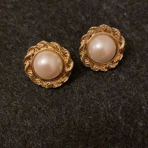 Vintage Gold faux pearl clip-on earrings